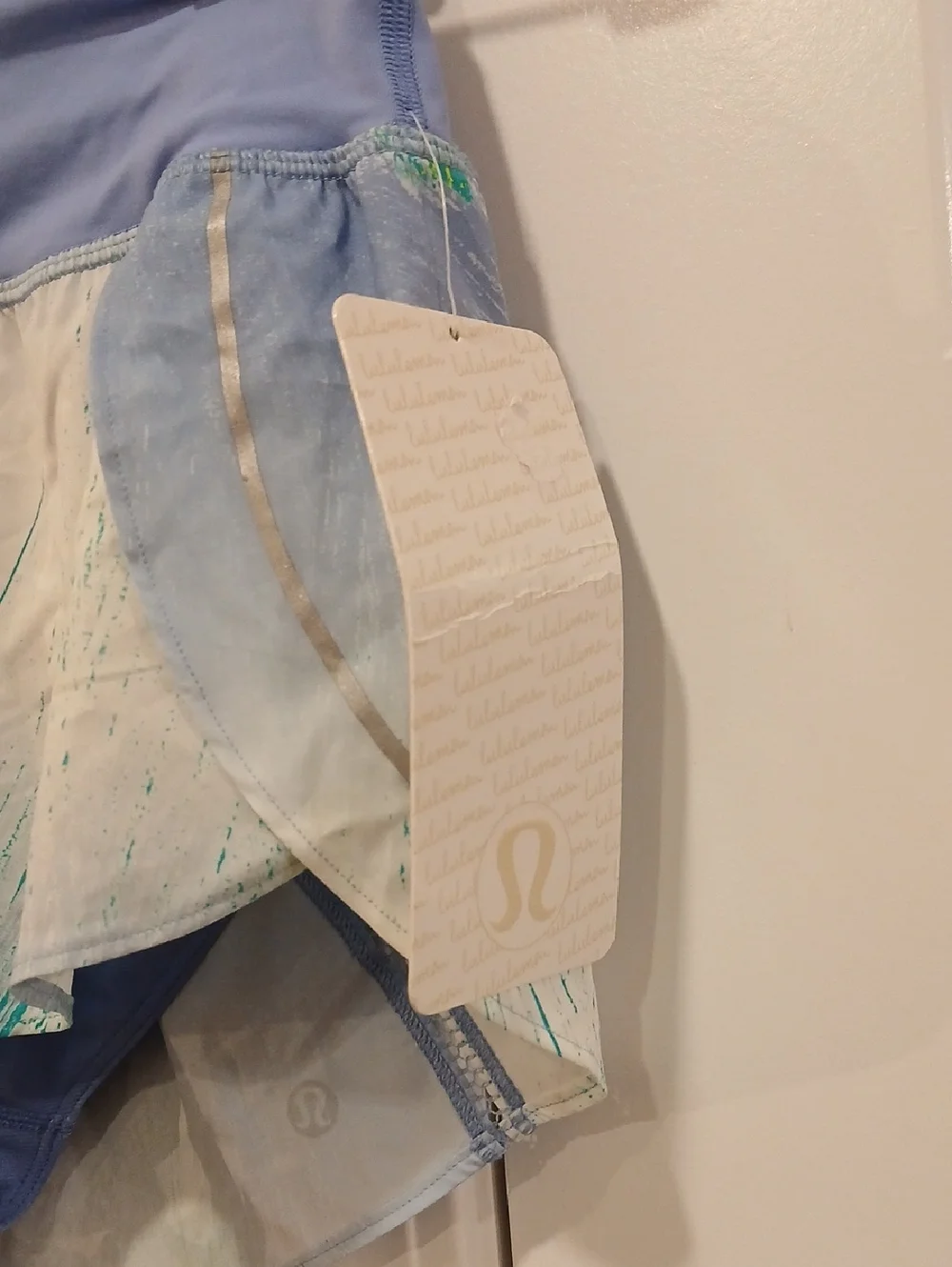 New Lululemon Split Second Short II Size 4 - Picture 2 of 6